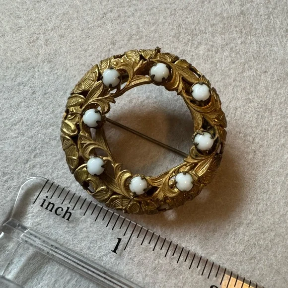 Unsigned Vintage Miriam Haskell preowned vintage brooch - Picture 3 of 17